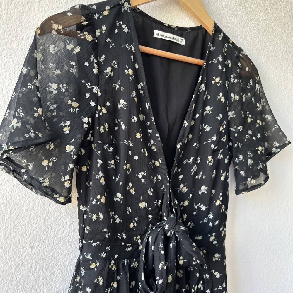 Abercrombie and Finch Floral Wrap Midi Dress Flutter Sleeves Black/White Size XX - Picture 5 of 6